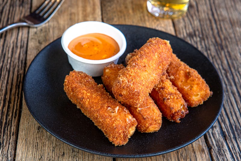 Golden fried mozzarella sticks with marinara dipping sauce